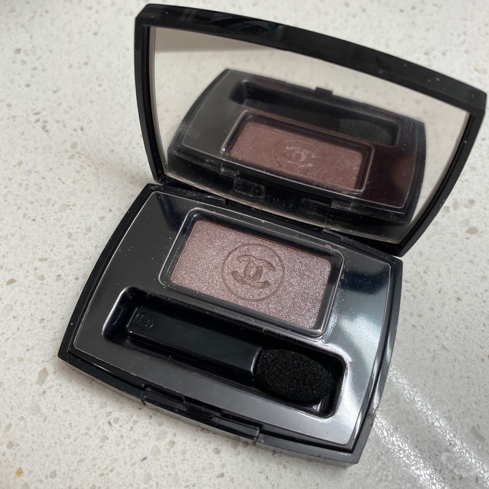 Chanel Soft Touch Eyeshadow in 90 Fauve